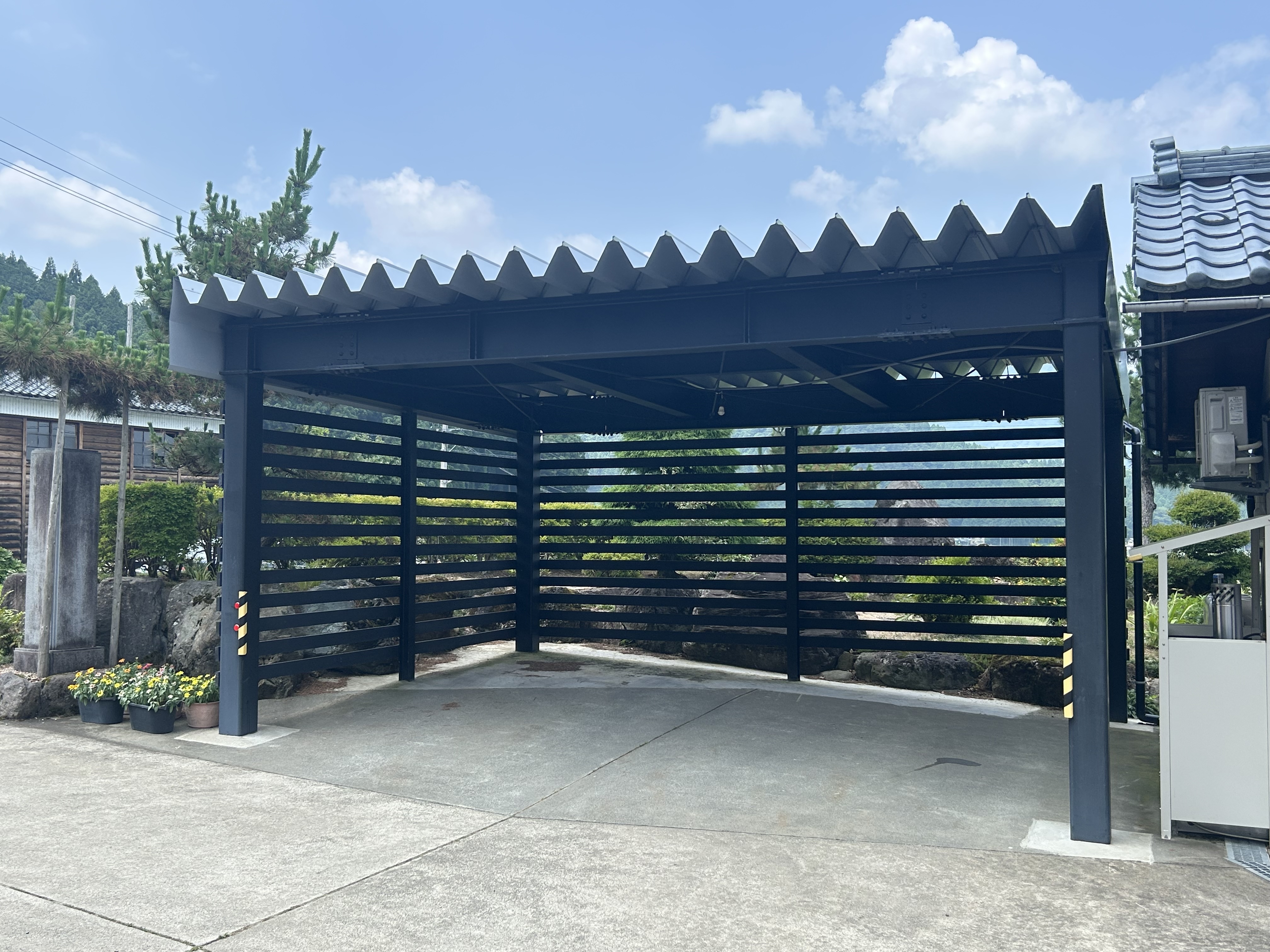 N様邸に設置された2台用カーポート