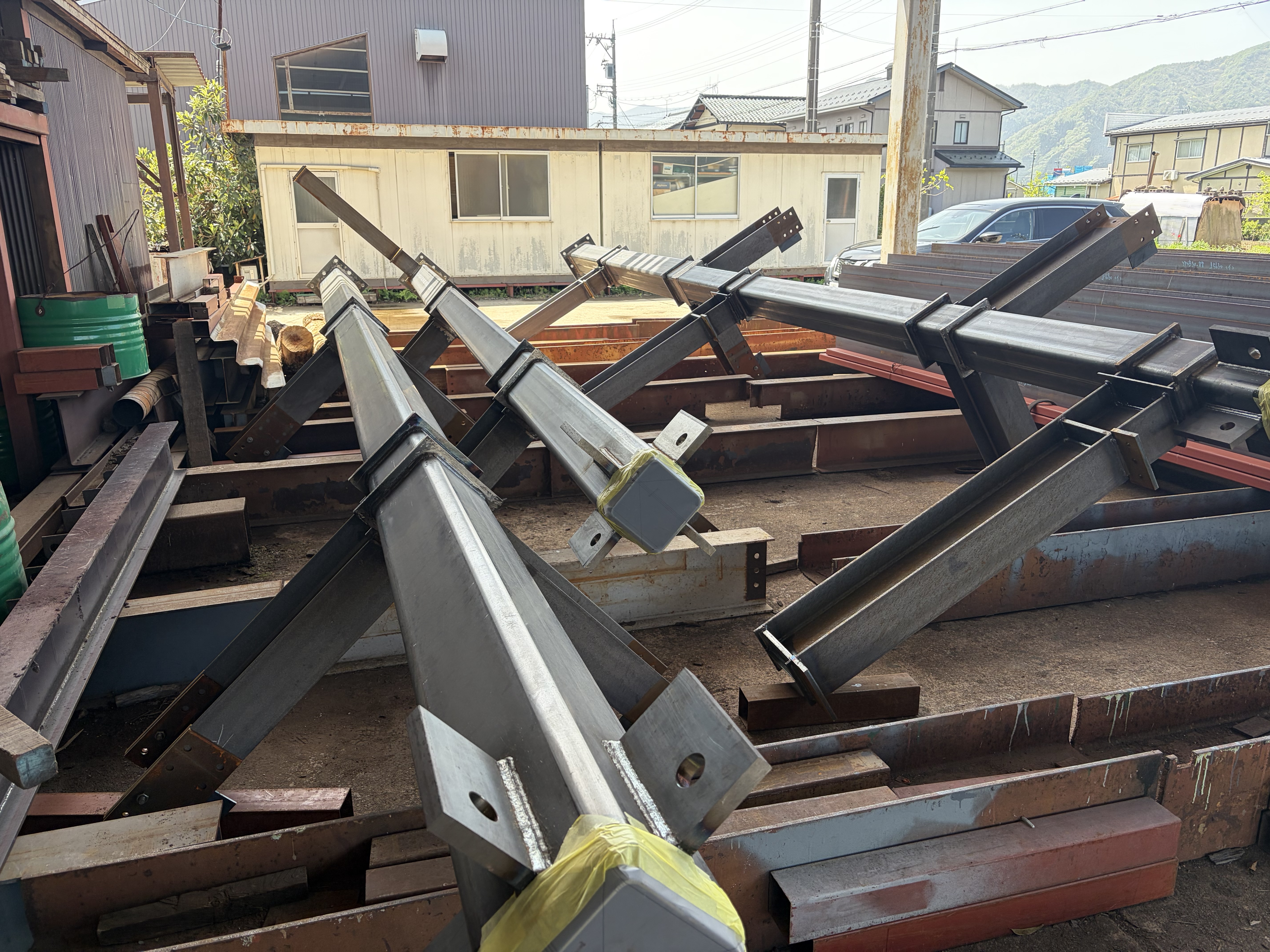製作された階段受け柱